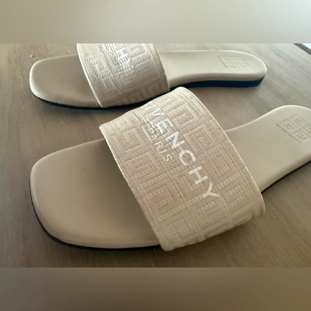 Givenchy Neutral Beige Embossed Logo Slide Sandals - Picture 4 of 9